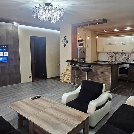 Nukri-2017 Apartamento Batumi Quarto foto