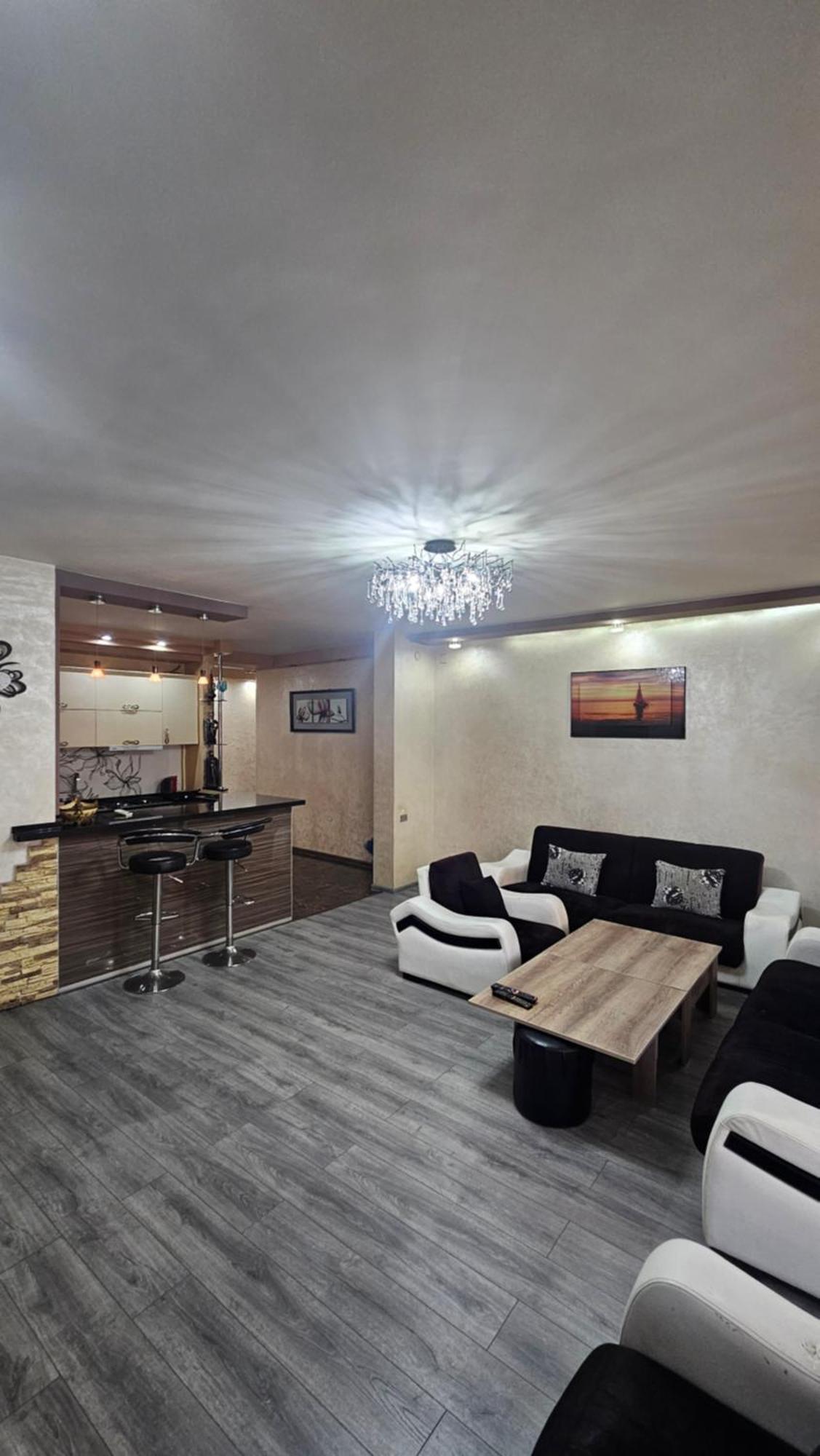 Nukri-2017 Apartamento Batumi Quarto foto