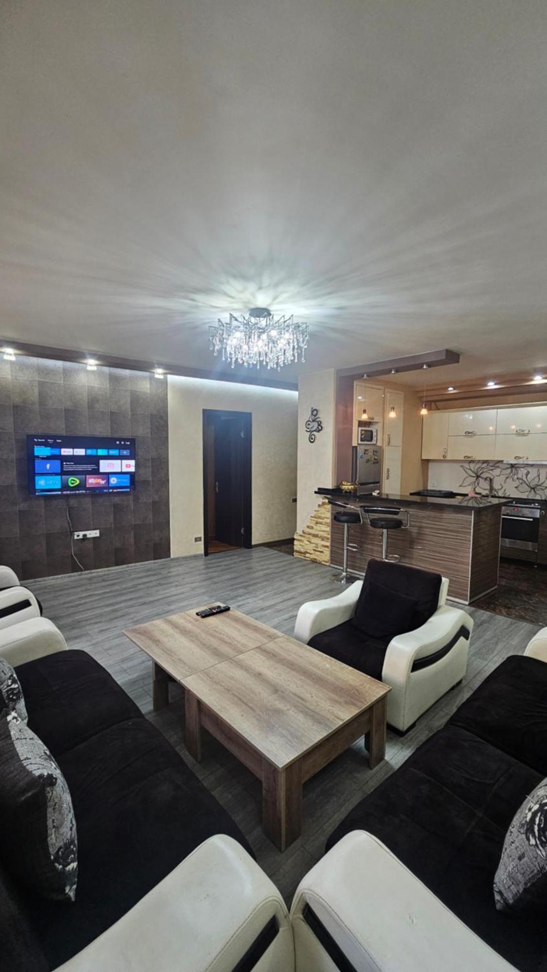 Nukri-2017 Apartamento Batumi Quarto foto